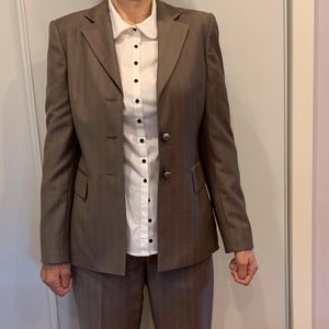 Calvin Klein beige pant suit Sz 2